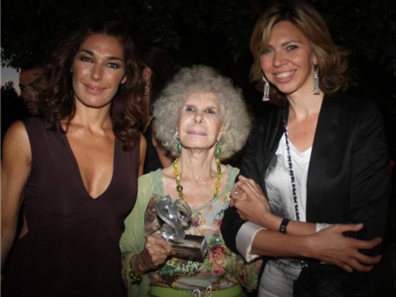 La Duquesa de Alba y Marina Bernal homenajeados en la Gala X Aniversario Surrealista de Raquel Revueta
