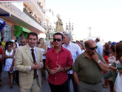 José Ortega Cano, primer día de playa en Chipiona con su hija Gloria y la Virgen del Carmen  