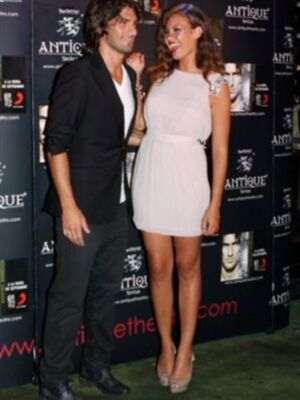 Jessica Bueno, pareja de Feliciano López reaparece tras su polémico romance, en la presentación del nuevo videoclip de Hugo Salazar.