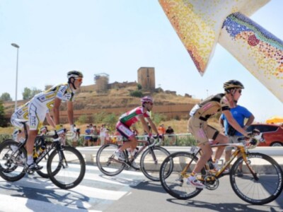 Salida de la segunda etapa de la Vuelta Ciclista