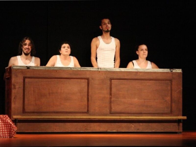 La Escalera Teatro de la UPO finaliza la gira por los pueblos de la provincia, con la obra "La amplitud de la miseria"