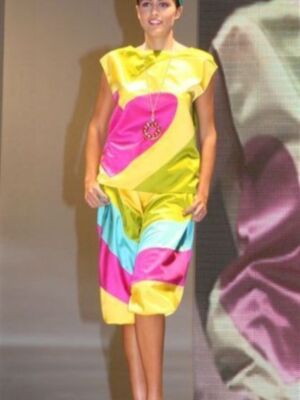 Agatha Ruiz de la Prada recibe en Sevilla un premio por su dedicación a la moda