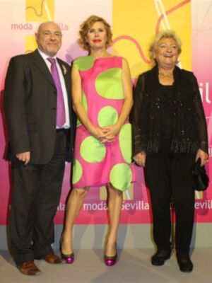Agatha Ruiz de la Prada recibe en Sevilla un premio por su dedicación a la moda