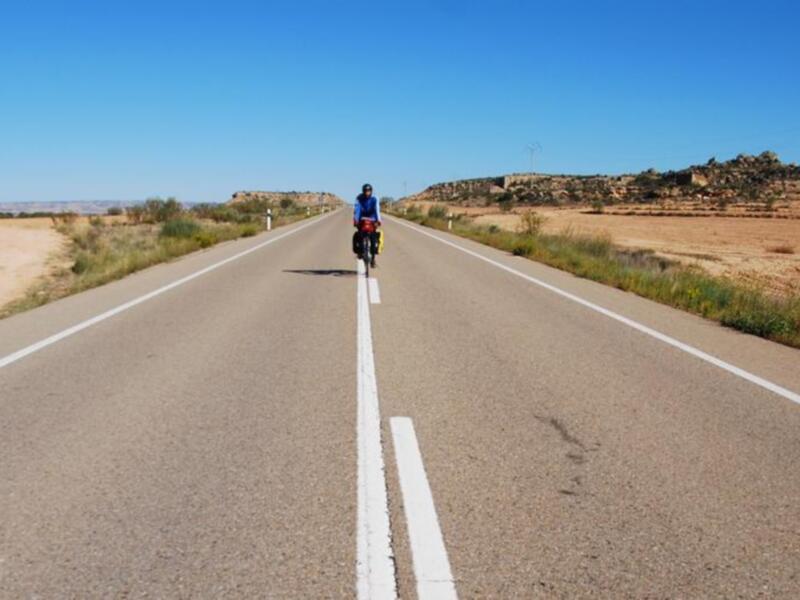 Un antiguo alumno de la UPO recorre 2.500 kilómetros en bicicleta en su viaje de Florencia a Sevilla