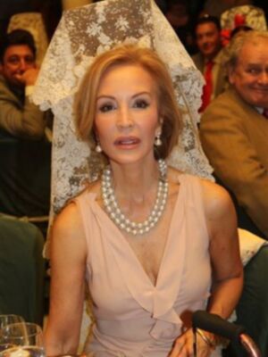 Duelo de mantillas y de Cármenes, en la fiesta de la revista Escaparate de Sevilla 