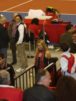 Carolina Cerezuela y su hija acompañaron a Carlos Moyá en su despedida en España del tenis 