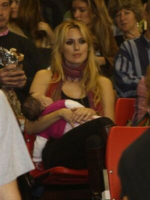 Carolina Cerezuela y su hija acompañaron a Carlos Moyá en su despedida en España del tenis 