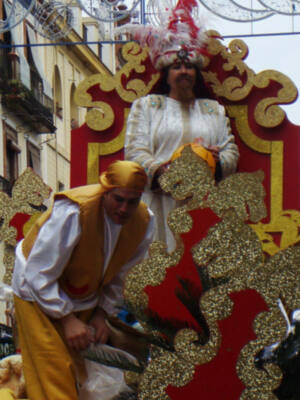 Los Reyes Magos reparten ilusión por las calles de Triana
