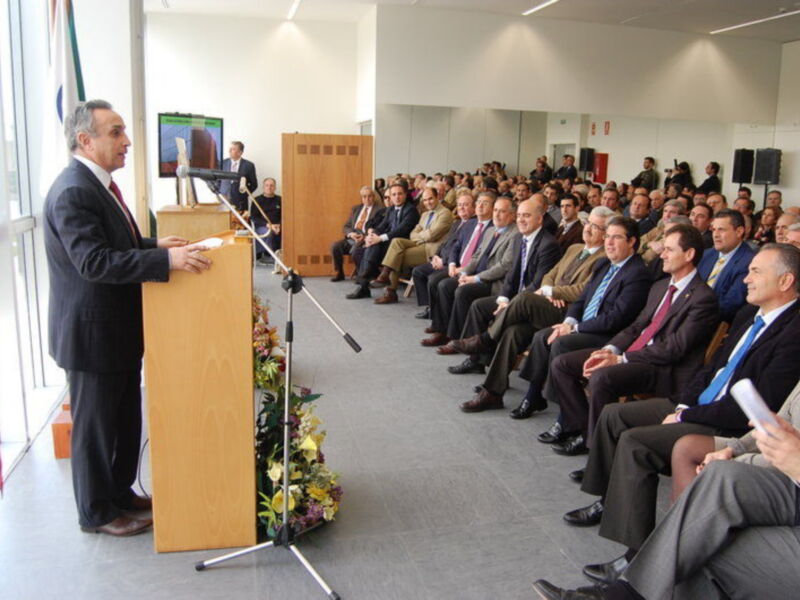 El presidente del Comité Olímpico Español inaugura el nuevo gimnasio del Club Náutico Sevilla