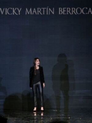 Viki Berrocal, con once kilos menos,  presenta su nueva colección en Sevilla con Virginia Troconis, Marta Sánchez, Boris, Ana García Siñeriz y Nuria March