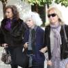 Rafael Medina con su mujer y su hermano Luis asisten a la misa funeral por su tío Luis en el palacio de Pilatos de Sevilla