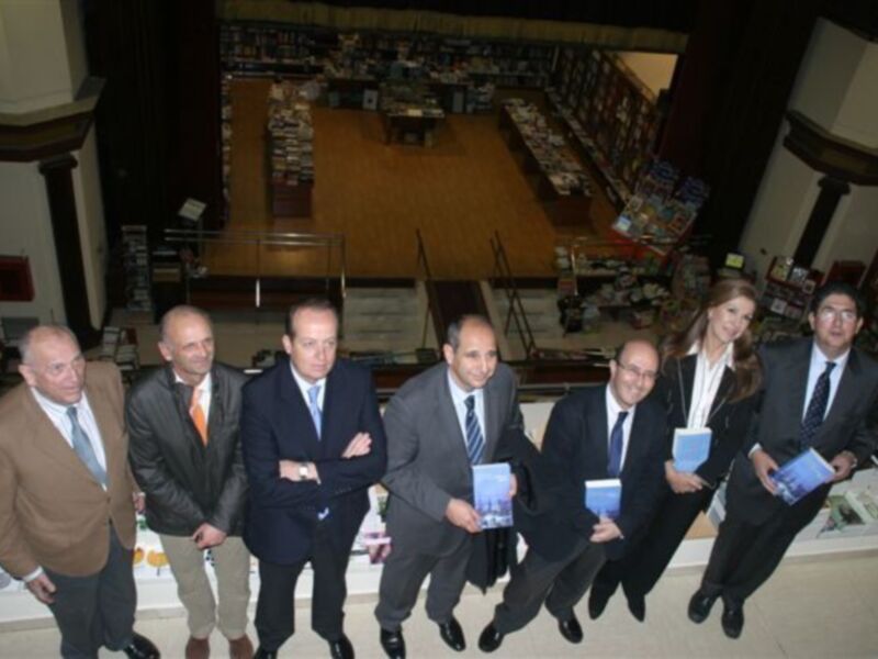 Presentación en Sevilla de El milagro de las abejas de Pedro J. Yúfera: Parece que el cuadro de Valdés Leal nació para este libro