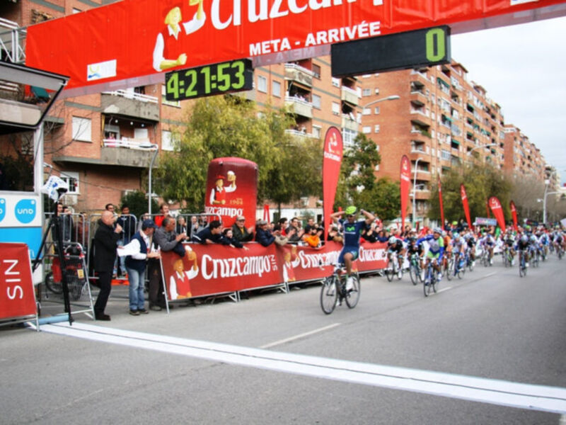 Fran Ventoso consigue la primera victoria española en la Vuelta a Andalucía al ganar al sprint en Jaén
