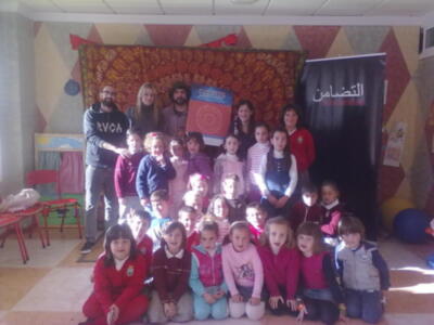 La actividad cuentos para tejer un mundo visitó ayer la ludoteca municipal de Chipiona