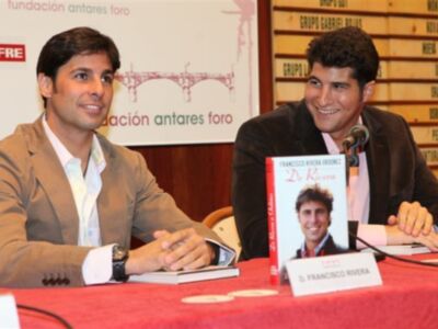 La Duquesa de Alba, del brazo de Fran y Julián Contreras desmiente que se haya casado 