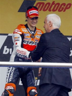 El Rey acude junto a la Infanta Elena al circuito de Jerez