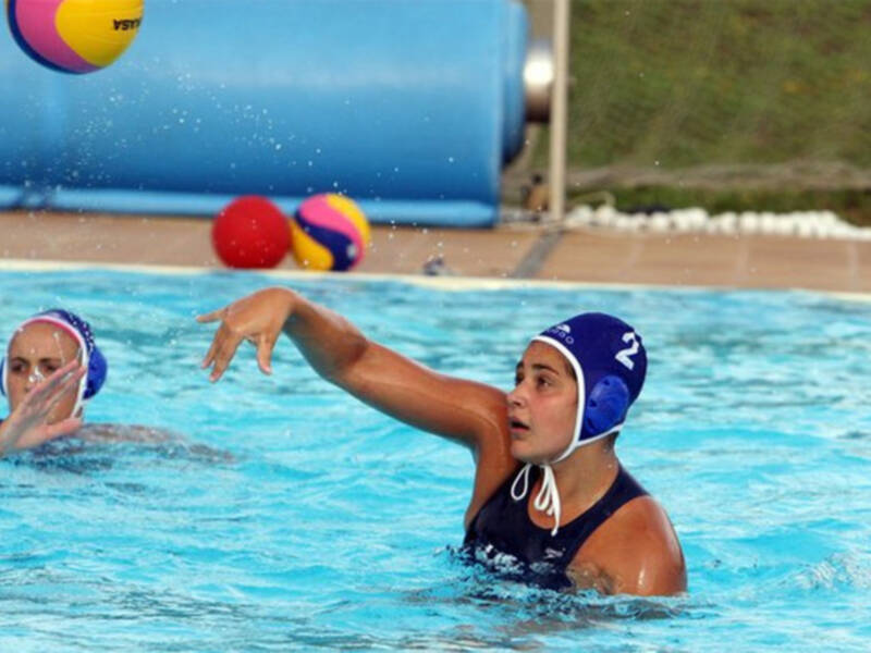 La selección española de waterpolo, con doble acento nazareno, ya lidera el Preeuropeo femenino en solitario