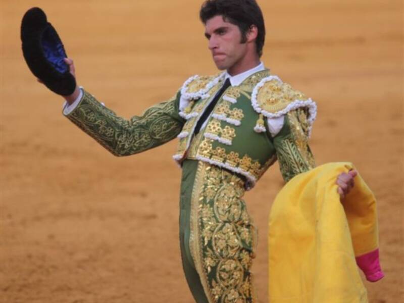 El abrazo de Fran Rivera y Cayetano en la maestranza
