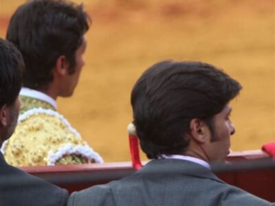 El abrazo de Fran Rivera y Cayetano en la maestranza