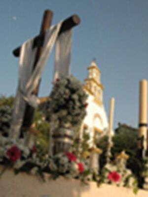 Procesión de la Cruz de Mayo del Grupo Joven de la Hdad. de Ntra. Sra. del Rosario Coronada, de Burguillos