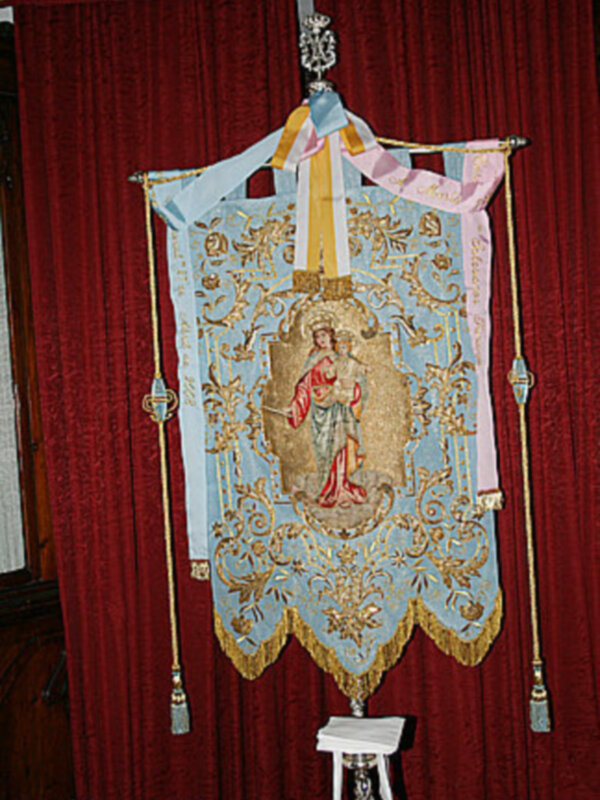 Sigue la Fervorosa Novena en Honor y Gloria de María Auxiliadora Coronada en su Basílica en la Casa Salesiana de la Stma. Trinidad de Sevilla.