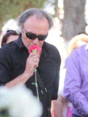 Amador Mohedano llevo flores para Rocío Jurado en el V aniversario de su fallecimiento