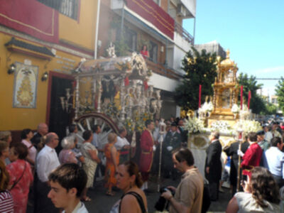 Solemne Procesión Eucarística, por las calles de la barriada Sevillana del Cerro del Águila‏