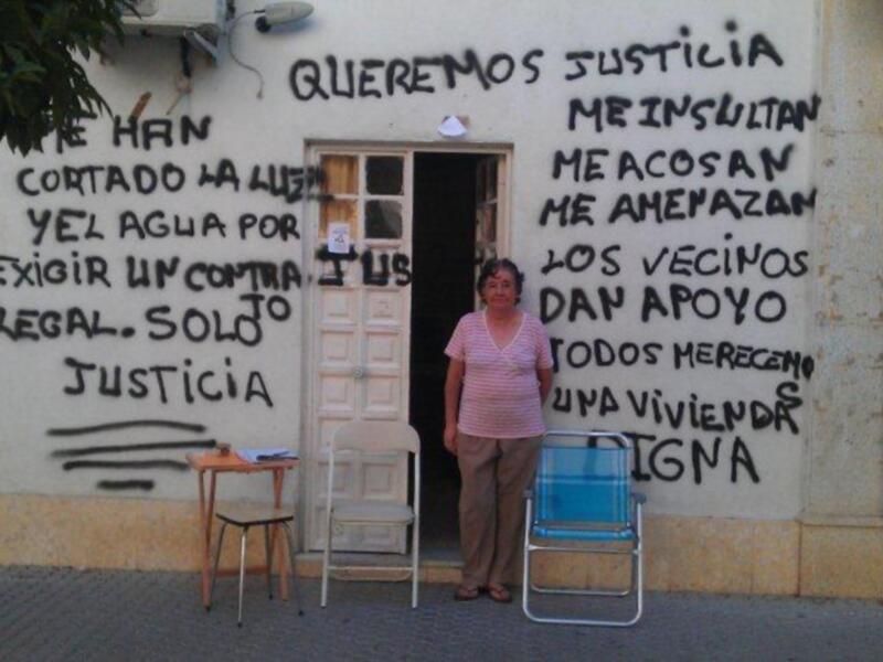 Ana María y Jesús viven bajo un techo pero sin agua y sin luz