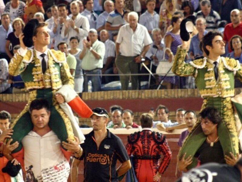 El Juli toreó con la 'cabeza abierta' en Huelva y slio a hombros