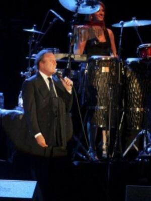 Julio Benítez el cordobés asistió a ver el concierto de su padrino julio iglesias en Lucena