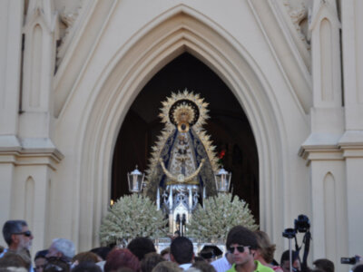 La salida de la Virgen y los fuegos artificiales ponen fin a la velada(Chipiona)