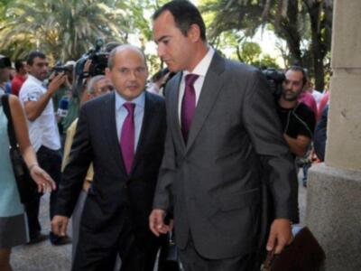 Ortega Cano reaparecio para declarar ante el juez sereno, vestido de chaqueta y corbata , convaleciente y en silla de ruedas junto a su hijo Jose Fernando