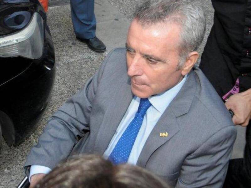 Ortega Cano reaparecio para declarar ante el juez  sereno, vestido de chaqueta y corbata , convaleciente y en silla de ruedas junto a su hijo Jose Fernando  
