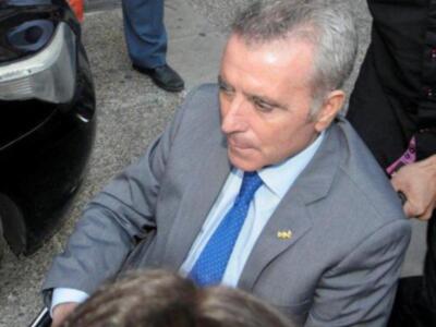 Ortega Cano reaparecio para declarar ante el juez sereno, vestido de chaqueta y corbata , convaleciente y en silla de ruedas junto a su hijo Jose Fernando