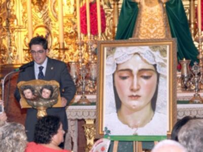 La Antigua Hermandad de la Vera-cruz de Alcalá del Río, presento el cartel del XL Aniversario de la Coronación Canónica de la Stma. Virgen de las Angustias Coronada de Alcalá del Río.