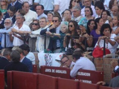 La Duquesa de Alba por primera vez en Sevilla con Alfonso Diez tras dar la noticia de su boda