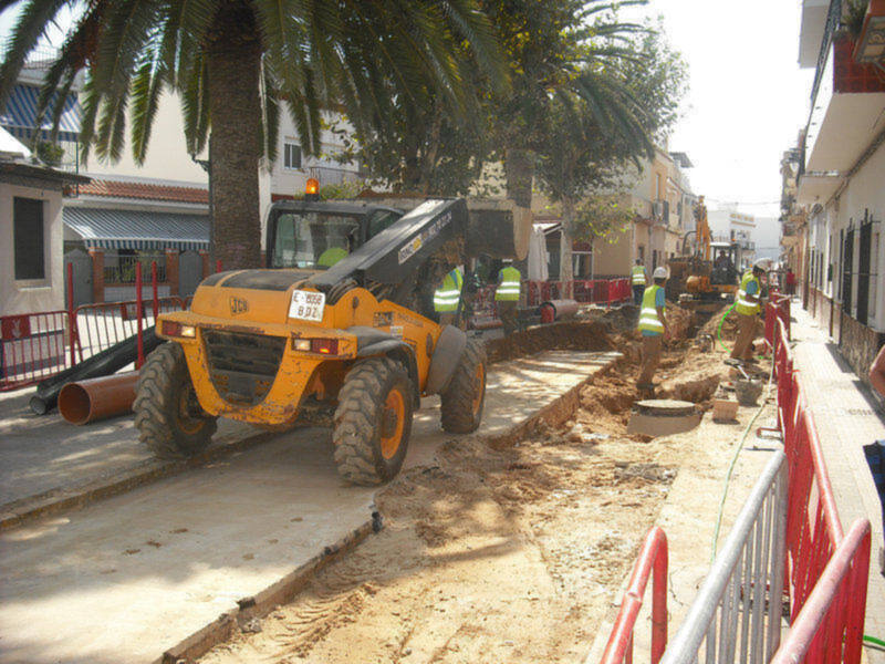 Aqualia realiza obras de mejoras hidráulicas en diversas calles de la localidad(Chipiona)
