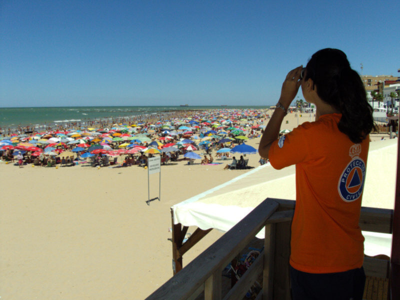 El delegado de Playas hace balance de las actuaciones de protección civil durante la temporada estival (Chipiona)