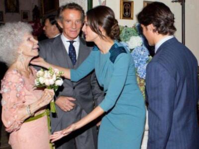 Antonio García reafirma la autoría del vestido de Eva González en la boda de la duquesa de Alba