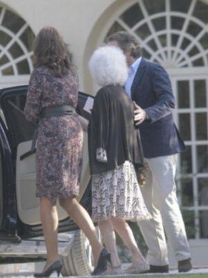 El emotivo reencuentro de los duques de Alba y su madrina Carmen Tello tras la boda