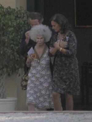 El emotivo reencuentro de los duques de Alba y su madrina Carmen Tello tras la boda