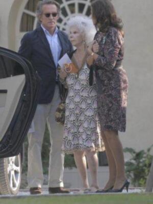 El emotivo reencuentro de los duques de Alba y su madrina Carmen Tello tras la boda