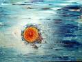 Pintura abstracta con un círculo naranja en el centro, rodeado por tonos azules y grises.