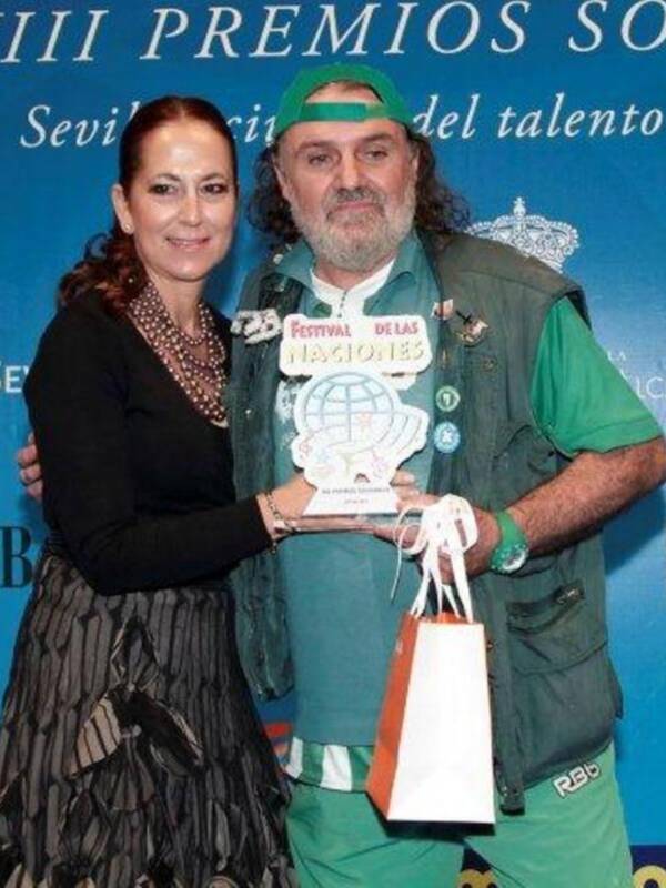 La duquesa de Alba asiste a su primera acto público tras su boda acompañada de Carmen Tello
