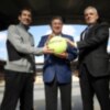 Jordi Arrese visita el estadio olímpico junto al alcalde Juan Ignacio Zoido y el presidente de la RFET, José Luis Escañuela 