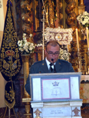 La Hermandad de Jesús Nazareno homenajeo a la guardia civil de Alcalá del Río