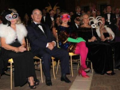 Fiesta de gala y mascaras en los Reales Alcázares de Sevilla  