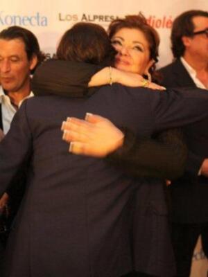 Francisco Rivera, con su novia Lourdes, feliz por la paternidad y la boda de su hermano pequeño