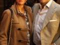 Un hombre y una mujer posando juntos en una fiesta o evento formal.