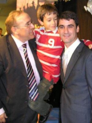 Jesulín de Ubrique, improvisado y risueño fotógrafo, homenajeado en Coria (Cáceres) por los mayorales y trabajadores del campo bravo